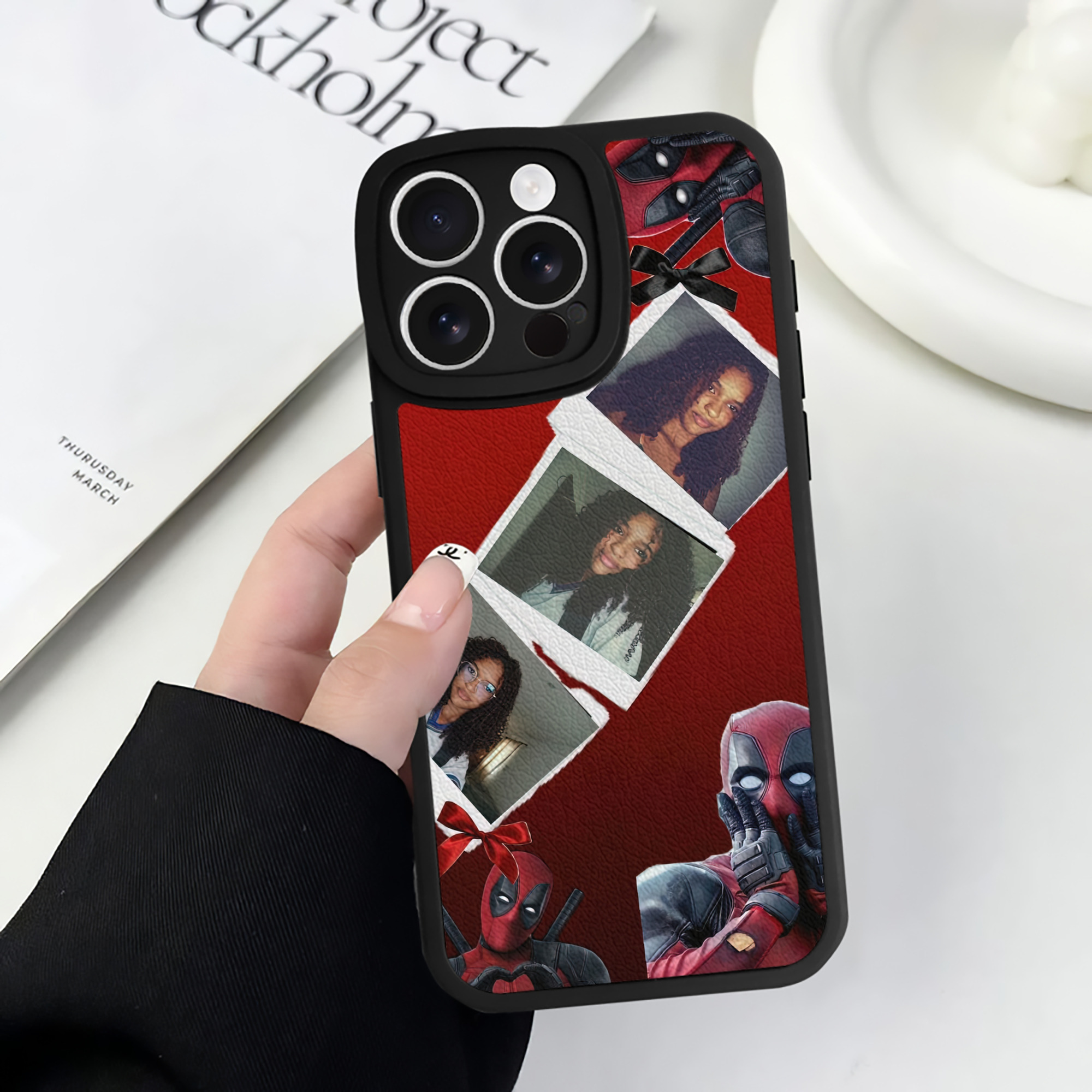 （画像用） Deadpool デッドプール 【iPhone 16シリーズ対応】シリコンスマホケース（レザー調） 材質：シリコン